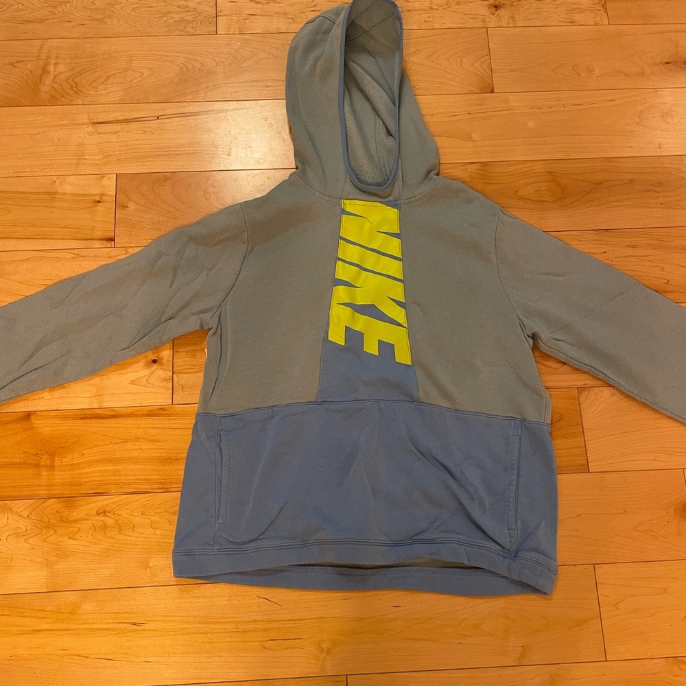 Blue Nike sweatshirt size – Kids XL